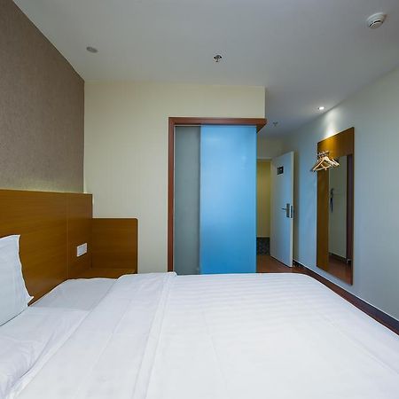 7Days Premium Guilin Seven Star International Exhibition Center Hotel Room photo