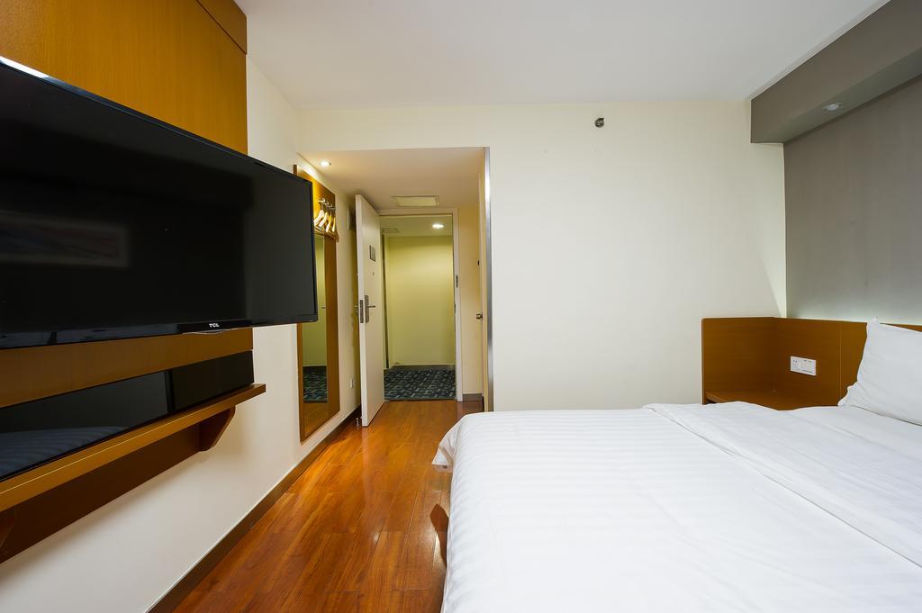 7Days Premium Guilin Seven Star International Exhibition Center Hotel Room photo
