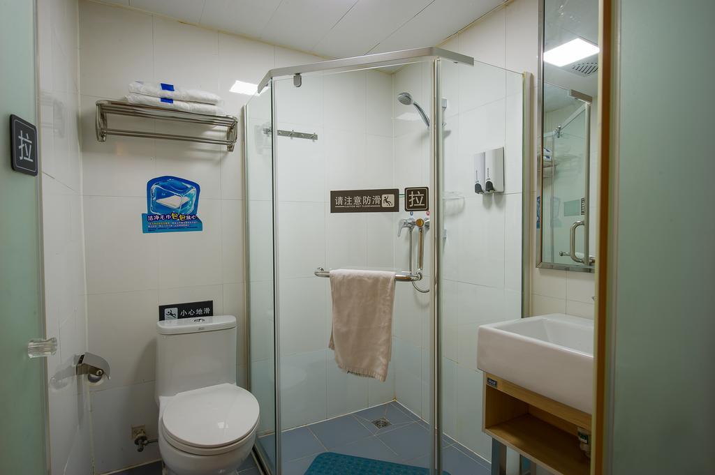 7Days Premium Guilin Seven Star International Exhibition Center Hotel Room photo