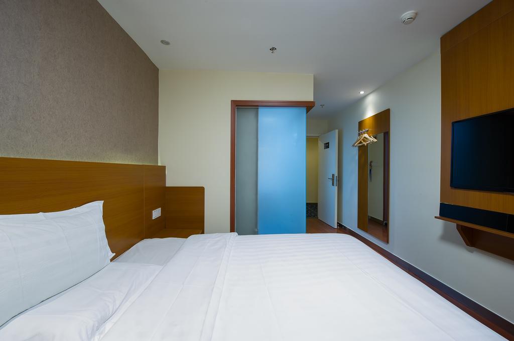 7Days Premium Guilin Seven Star International Exhibition Center Hotel Room photo